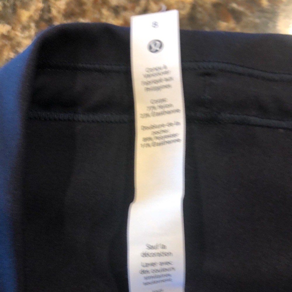 Newer Lululemon Leggings worn once - Picture 4 of 4